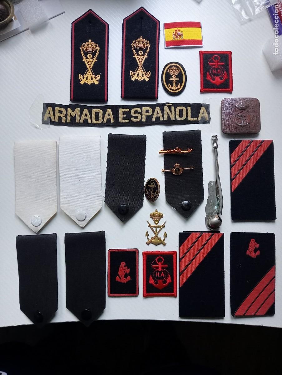 Militaria: LOTE ARMADA ESPA&Ntilde;OLA GALONES,HOMBRERAS, PISACORBATAS, INSIGNIAS, ETC..MARINA DE GUERRA MILITAR