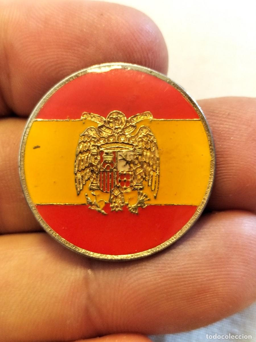 Militaria: Insignia original &eacute;poca de Franco