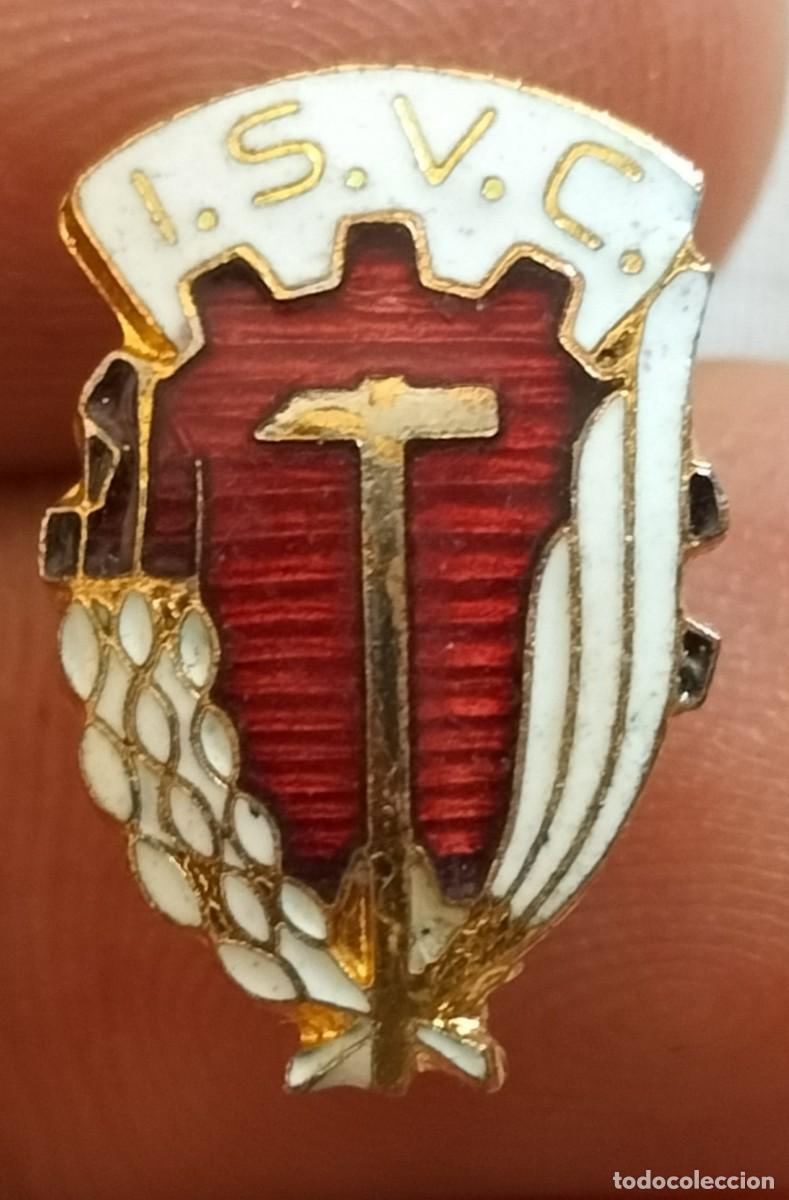 Militaria: INSIGNIA ESMALTADA INSTITUCI&Oacute;N SINDICAL VIRGEN DEL PILAR (Zaragoza) F&Uacute;TBOL , SINDICATO VERTICAL