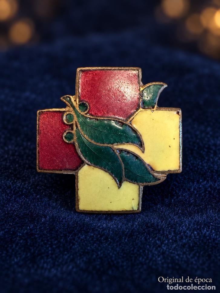 Militaria: (MI-260915)GUERRA CIVIL, INSIGNIA, ASISTENCIA A FRENTES Y HOSPITALES - ESMALTADA