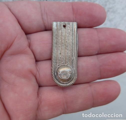 Militaria: ANTIGUA PRESILLA DE CAZADORES PARA GORRA ROS TERESIANA ALFONSINA