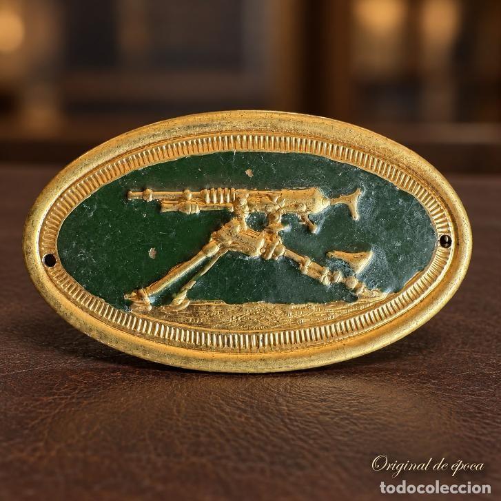 Militaria: (MI-260503)Insignia antigua de ametralladoras verde Alfonso XIII o Rep&uacute;blica