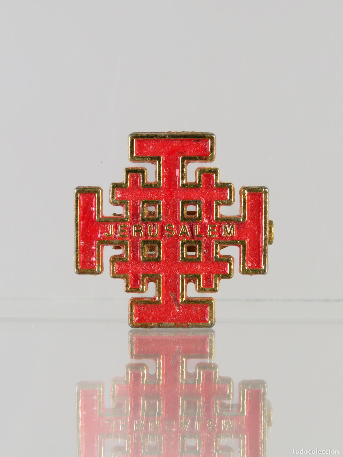 Militaria: Insignia alfiler Cruz Jerusalem Orden Santo Sepulcro metal dorado esmalte primera mitad S XX