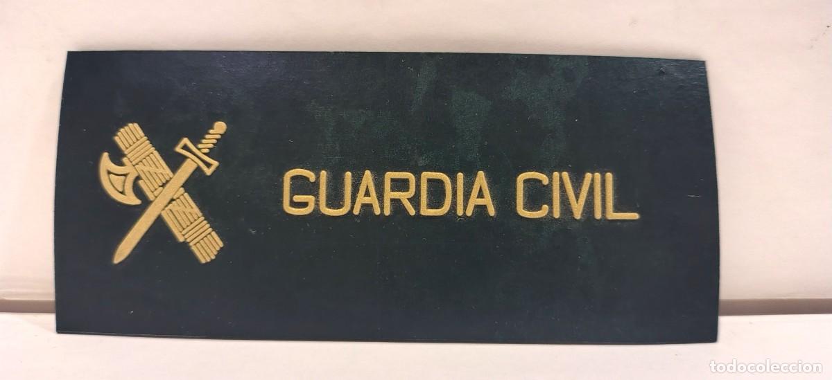 Militaria: Parche identificativo de pecho &rdquo;GUARDIA CIVIL&rdquo; con emblema. Letras doradas sobre verde. C008