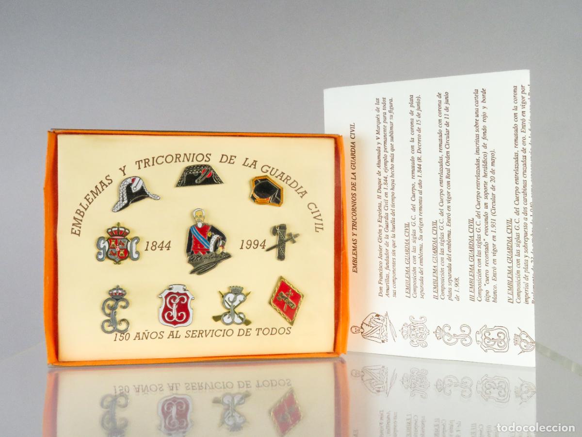 Militaria: Caja pin Emblemas y tricornios Guardia Civil 1844 - 1994