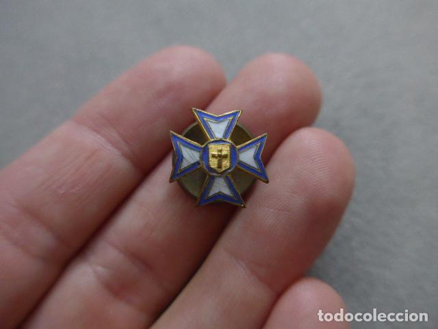 Militaria: Antigua insignia de la Asociacion Catolica Francesa, original. Francia