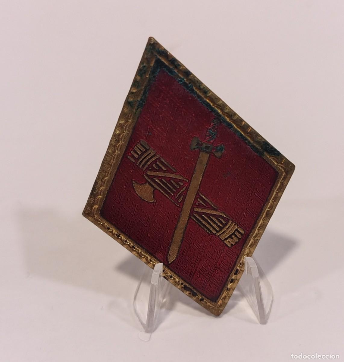 Militaria: Antiguo Rombo Cuello de la Guardia Civil - &Eacute;poca de Franco / Transici&oacute;n (Reglamento 1943). C026