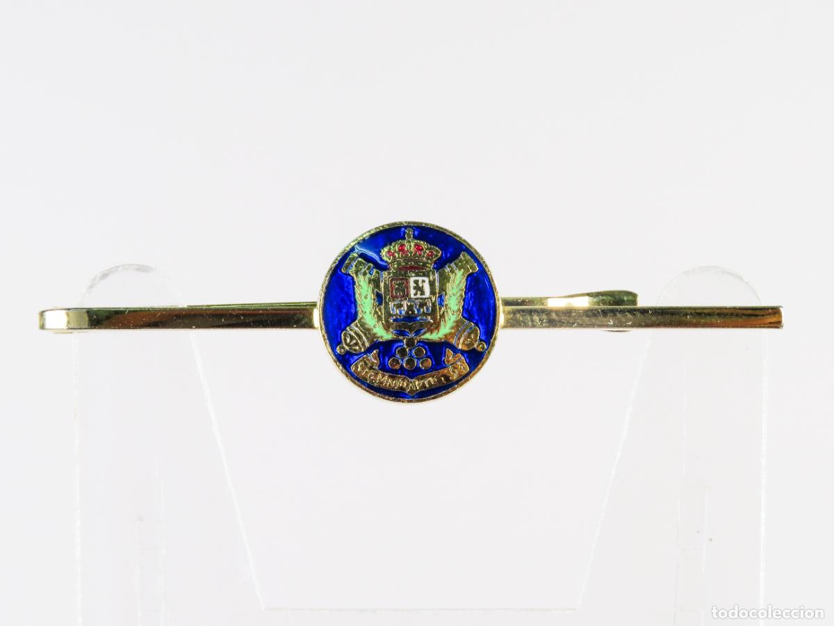 Militaria: Pisacorbatas Regimiento 94 Artiller&iacute;a metal dorado esmalte