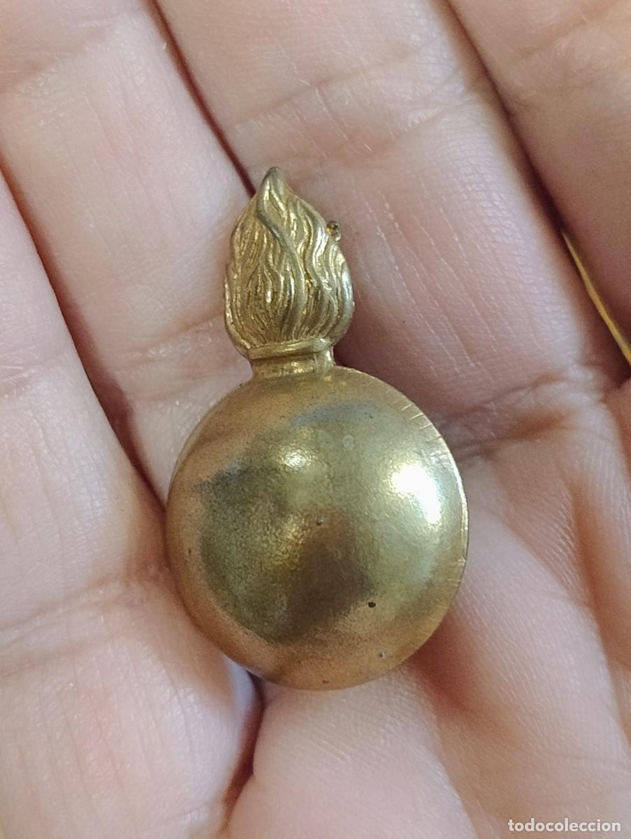 Militaria: Emblema bombeta artiller&iacute;a. &Eacute;poca alfonsina ? Rep&uacute;blica ? Unos 3 cm