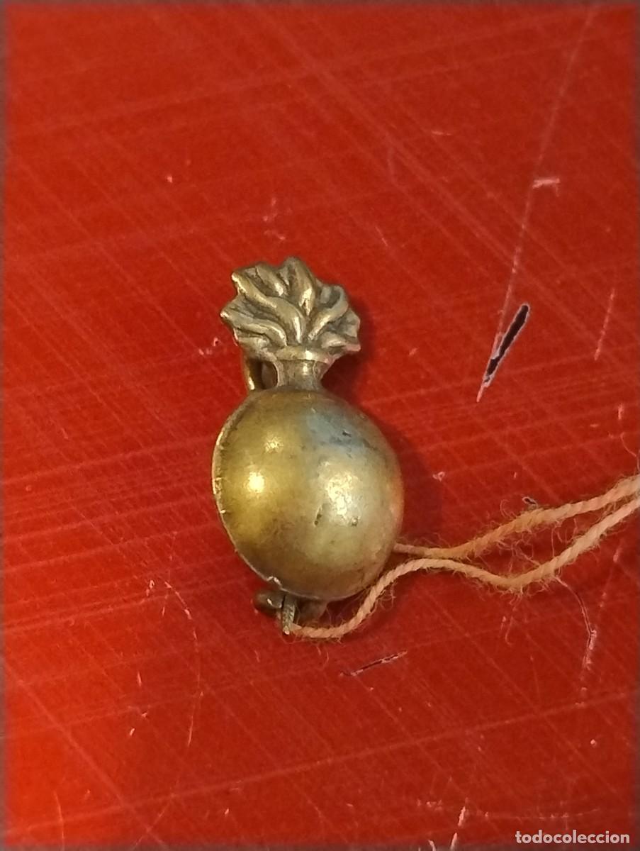 Militaria: Emblema bombeta artiller&iacute;a. &Eacute;poca alfonsina ? Rep&uacute;blica ? Unos 1,50 cm