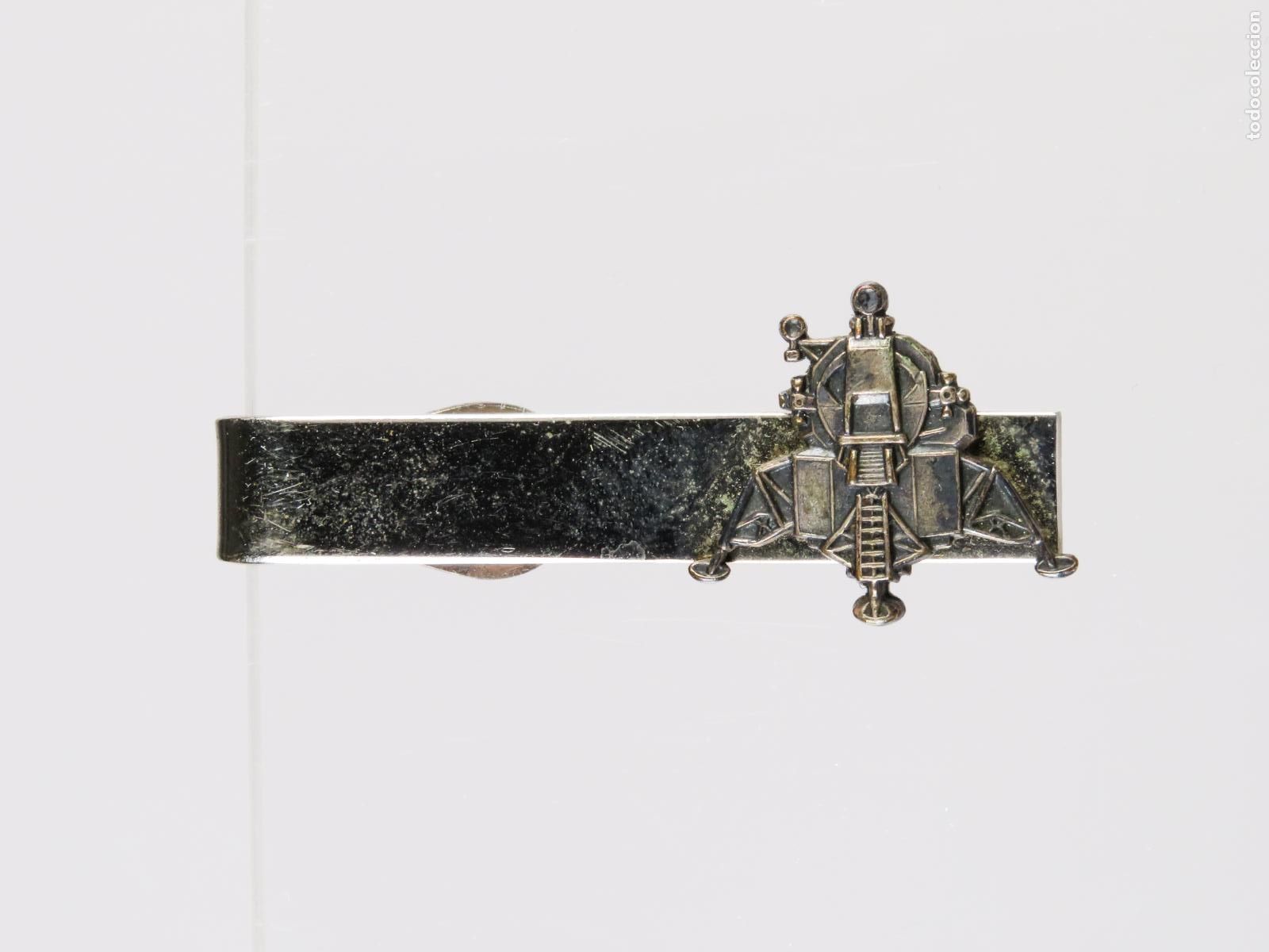 Militaria: Pisacorbatas pinza cohete o motor espacio metal plateado segunda mitad S XX