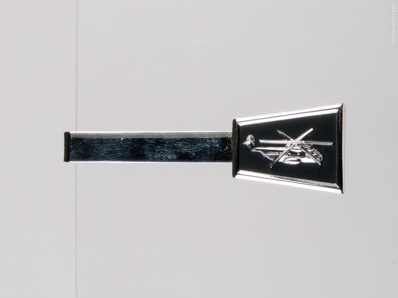 Militaria: Pisacorbatas pinza helic&oacute;ptero Marines metal plateado segunda mitad S XX
