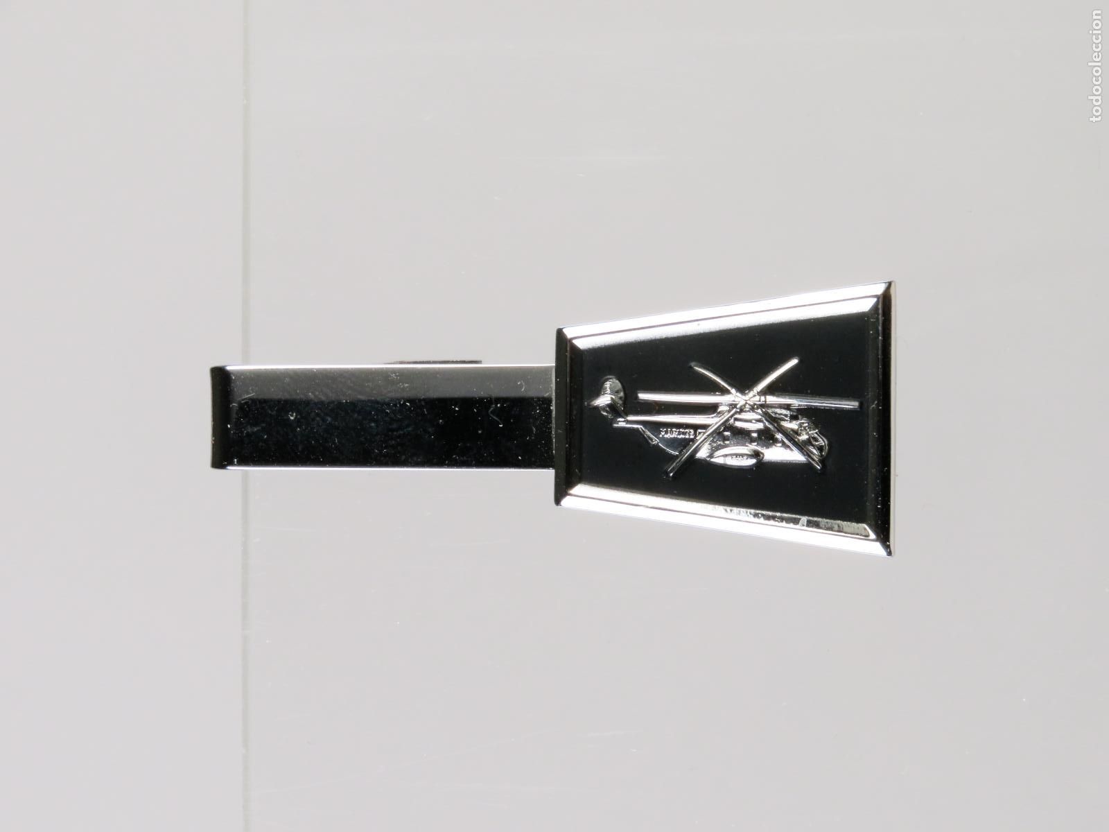 Militaria: Pisacorbatas pinza helic&oacute;ptero Marines metal plateado segunda mitad S XX