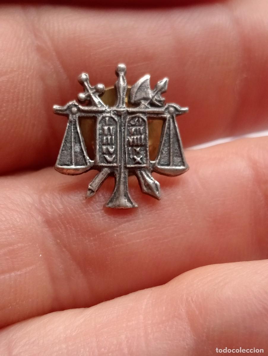 Militaria: INSIGNIA PINS JUDICATURA MILITAR , JUSTICIA MILITAR ESPA&Ntilde;OLA CREO ES PLATA