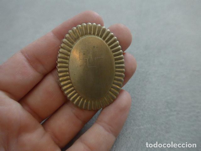 Militaria: Antigua placa de la insignia o emblema de la Cruz roja republicana, original, Guerra civil.
