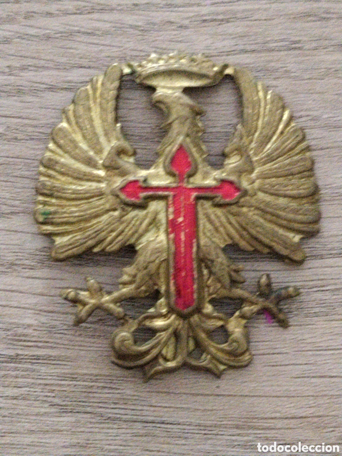 Militaria: Insignia para casco militar post guerra civil.ejercito espa&ntilde;ol a&ntilde;os 40.epoca de franco.infanteria