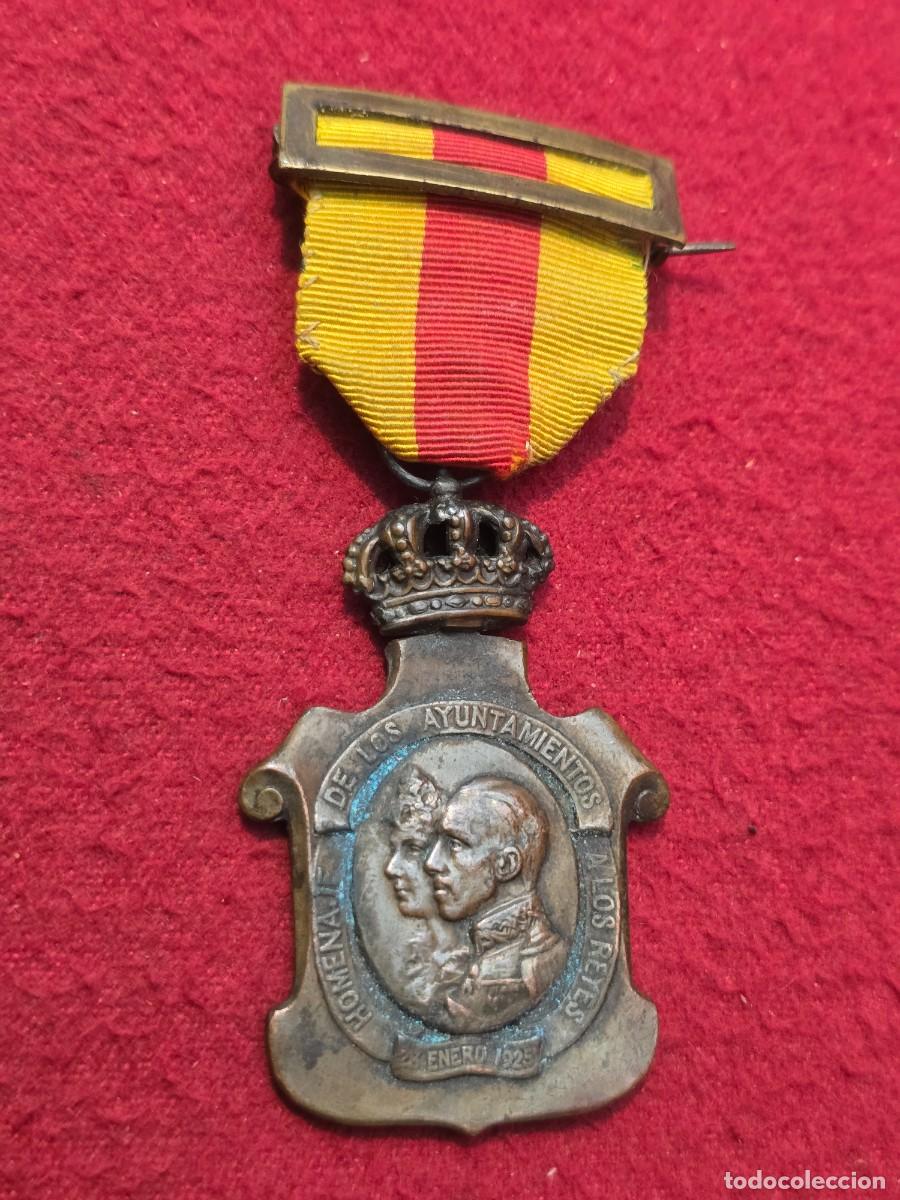 Militaria: MEDALLA HOMENAJE DE LOS AYUNTAMIENTOS DE LOS REYES
