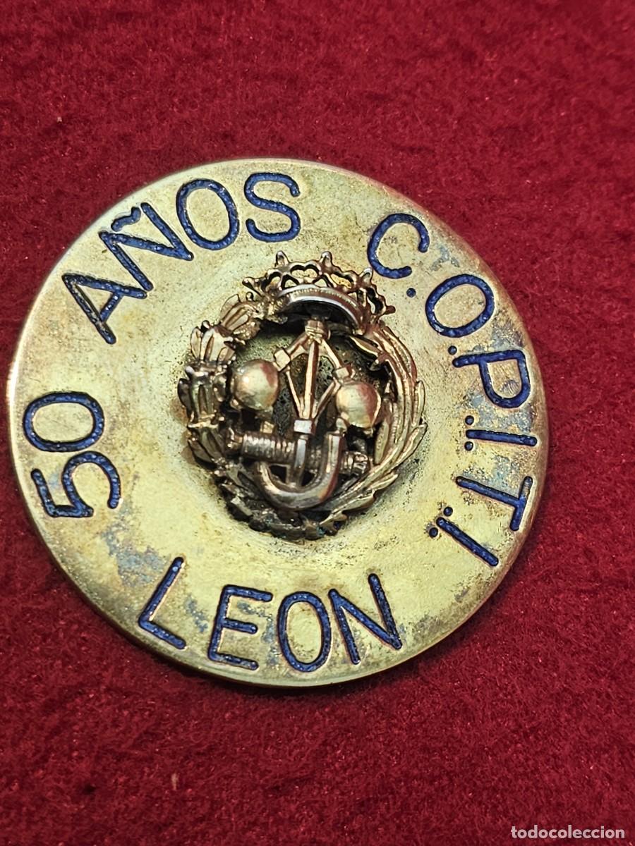Militaria: Chapa con emblema de Ingenieros industriales . 50 A&Ntilde;OS LEON . C.P.P.I.T.I. Para identificar.