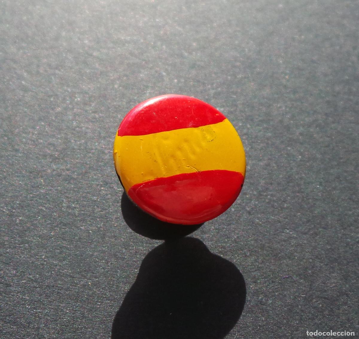 Militaria: PIN O BOT&Oacute;N PATRI&Oacute;TICO CON EL DISE&Ntilde;O DE LA BANDERA DE ESPA&Ntilde;A.