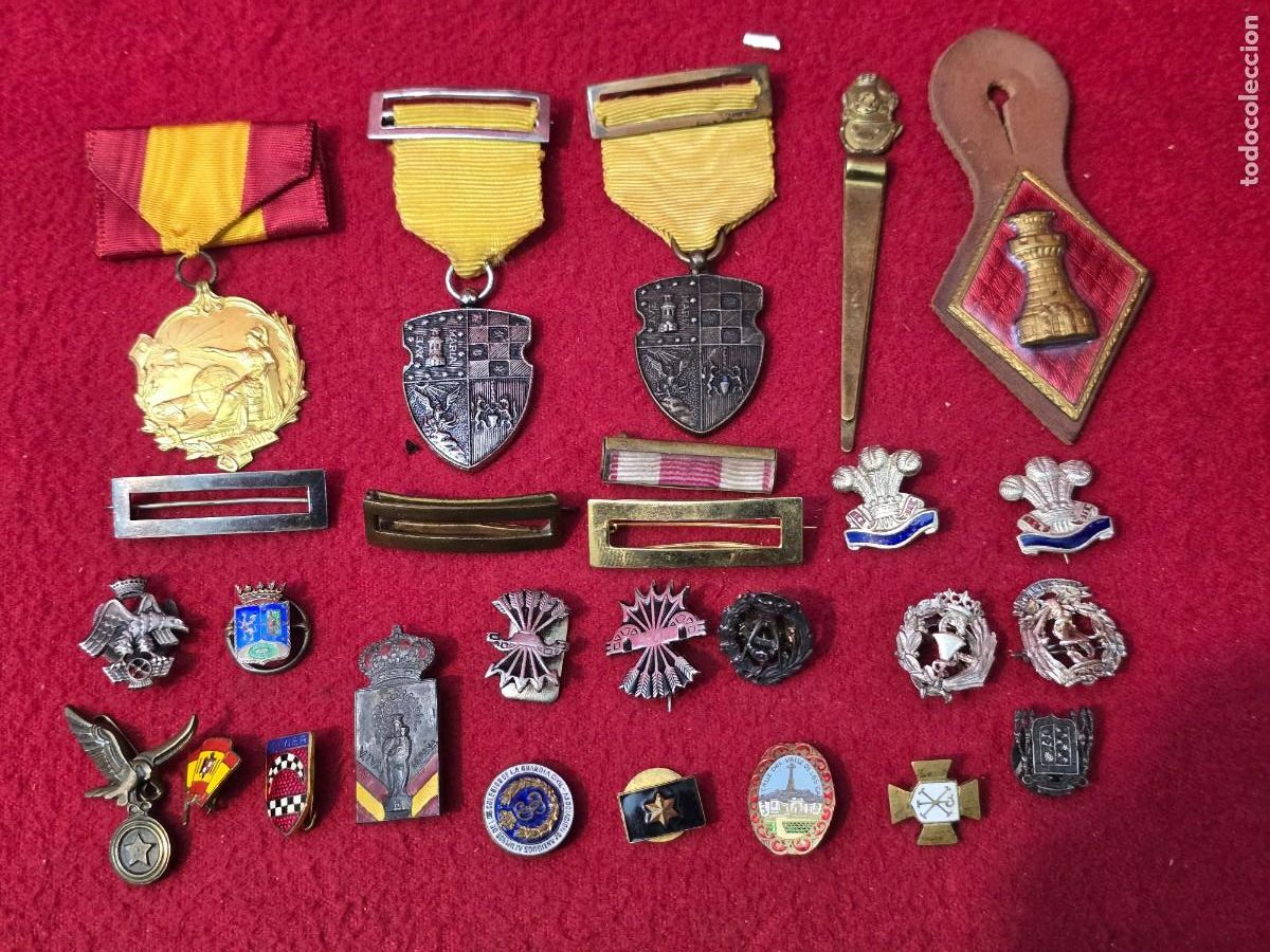 Militaria: LOTE MADALLAS ,INSIGNIAS, PINS.