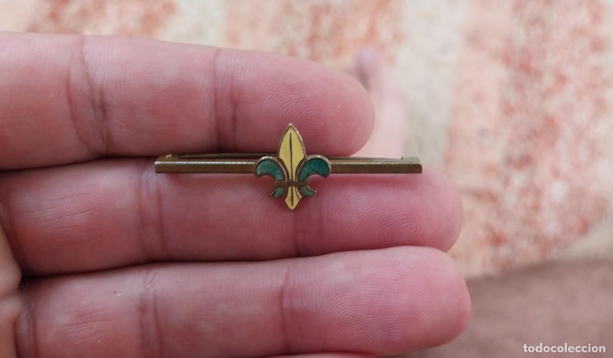 Militaria: PISACORBATA CON FLOR DE LIS ESMALTADA AMTIGUO