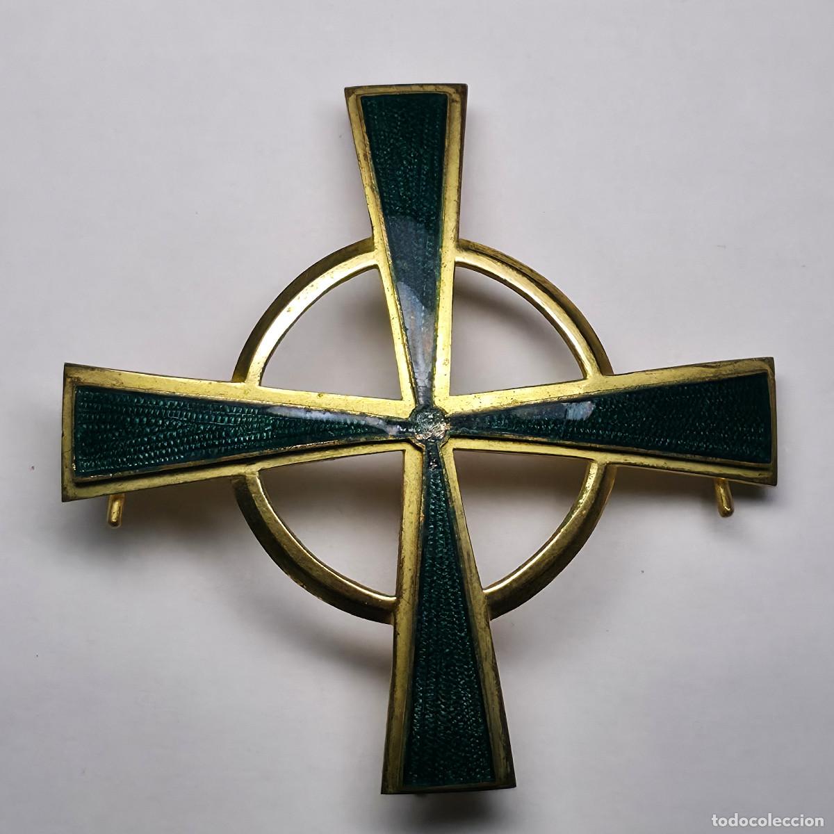 Militaria: INSIGNIA CRUZ ESMALTADA VERDE Y DORADO