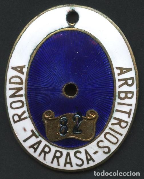 Militaria: POSGUERRA, INSIGNIA ESMALTADA, CENTRO PLACA, RONDA ARBITRIOS TARRASA