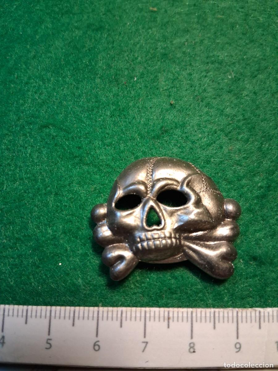 Militaria: INSIGNIA SIMIL TOTENKOPF - Foto 1