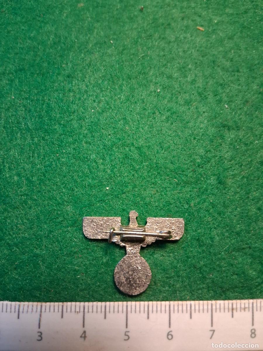 Militaria: ALFILER AGUILA CON ESV&Aacute;STICA. - Foto 2