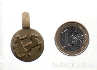 Militaria: EMBLEMA AUXILIO SOCIAL. GUERRA CIVIL. GUERRERO IBERO.
