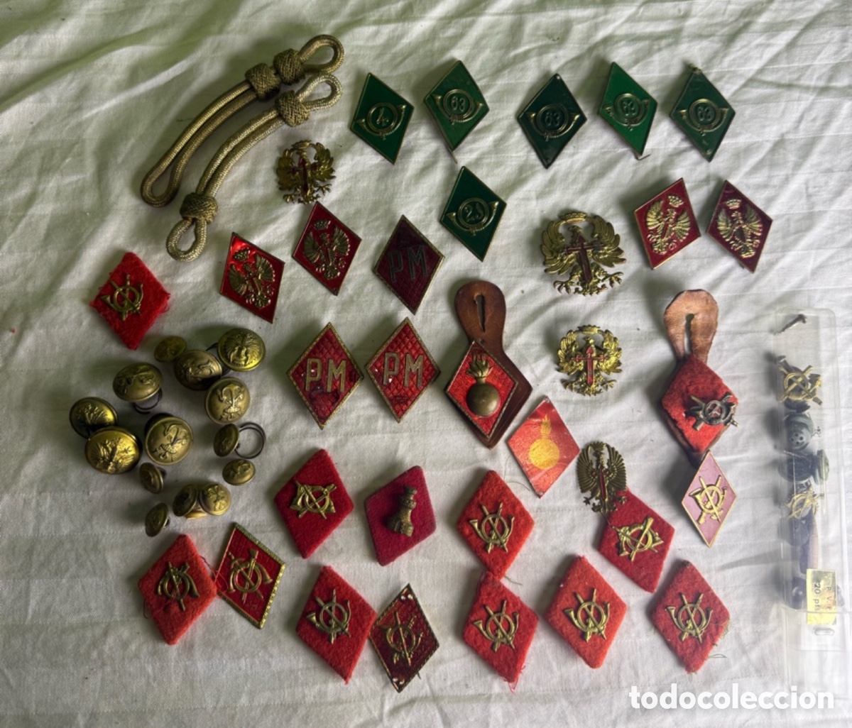 Militaria: GRAN COLECCI&Oacute;N DE INSIGNIAS, ROMBOS Y EMBLEMAS MILITARES ESPA&Ntilde;OLES &ndash; &Eacute;POCA FRANCO
