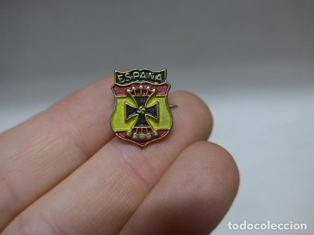 Militaria: Antigua insignia de la Division Azul, original de a&ntilde;os 70.