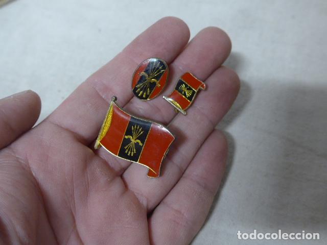 Militaria: Lote de 3 antiguas insignias de falange de la epoca de Transicion Politica, originales.