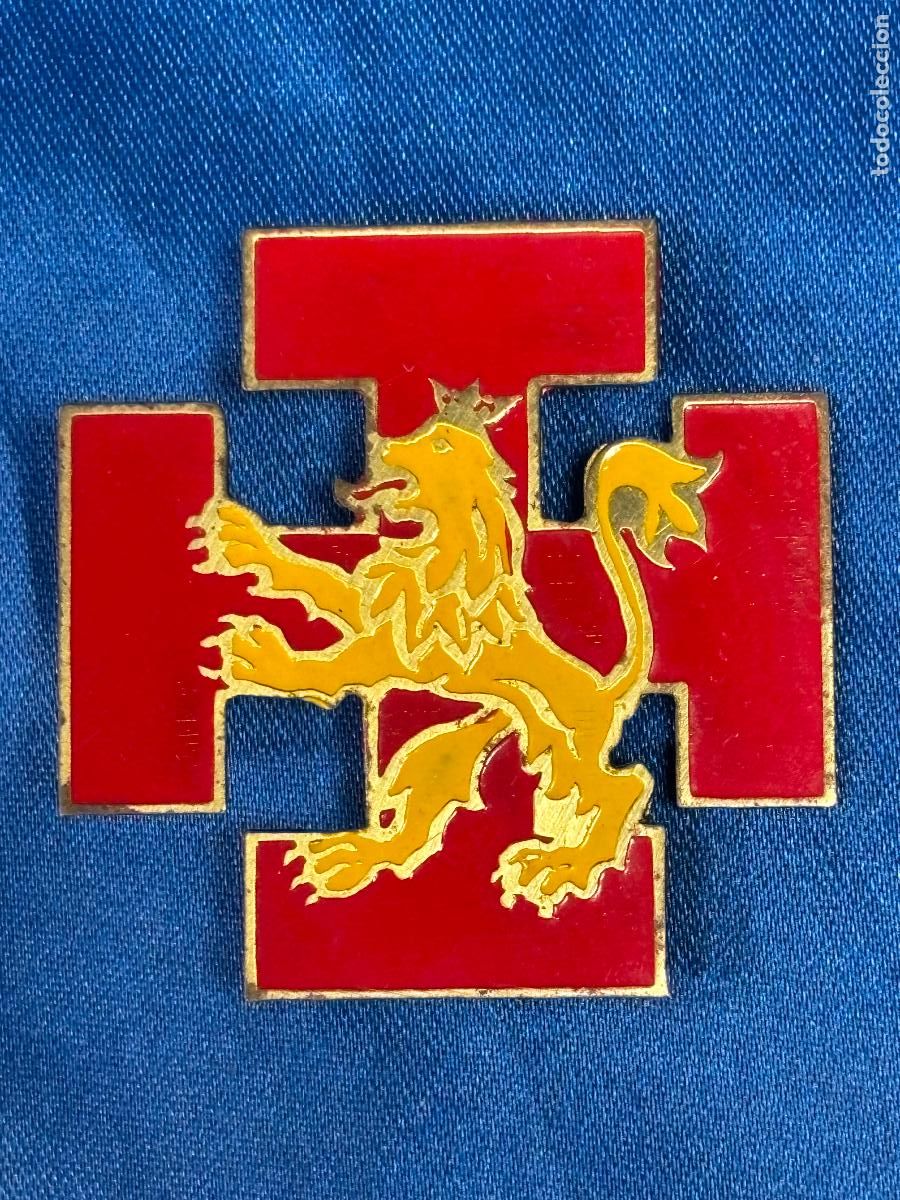 Military Antiques: Insignia de mando, esmaltada, para jefes y gu&iacute;as de la OJE, antes Frente de Juventudes