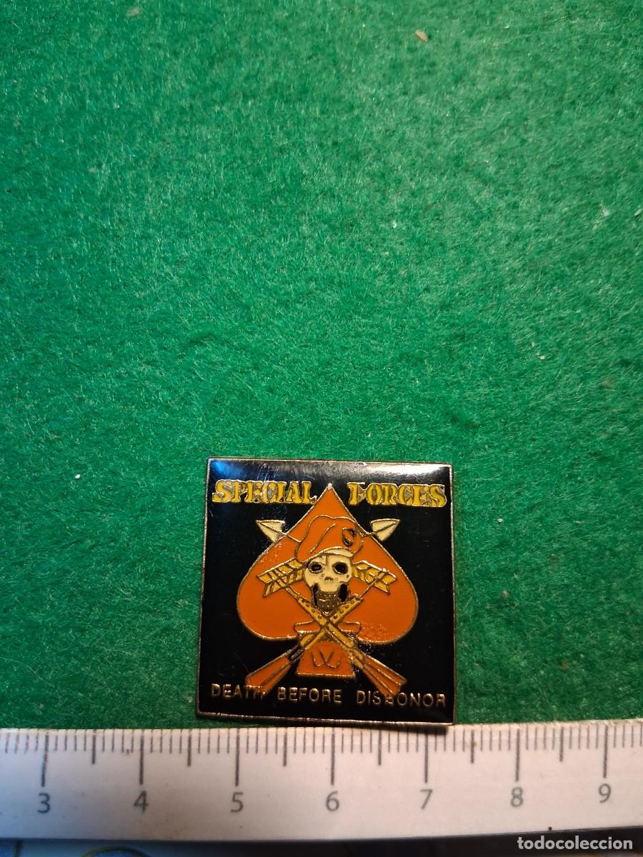 Militaria: PIN FUERZAS ESPECIALES.