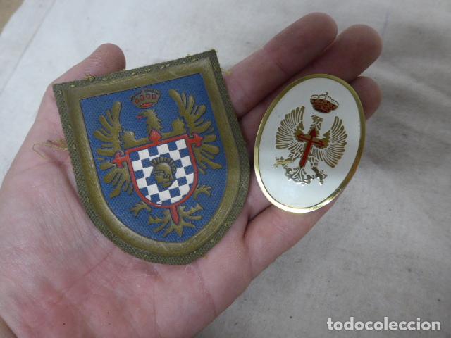 Militaria: Antiguo parche y insignia originales de la Academia General Basica de Suboficiales.