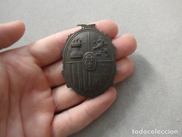 Militaria: Antiguo gran centro de medalla o placa alfonsina, original, escudo epoca de Alfonso XIII, castells