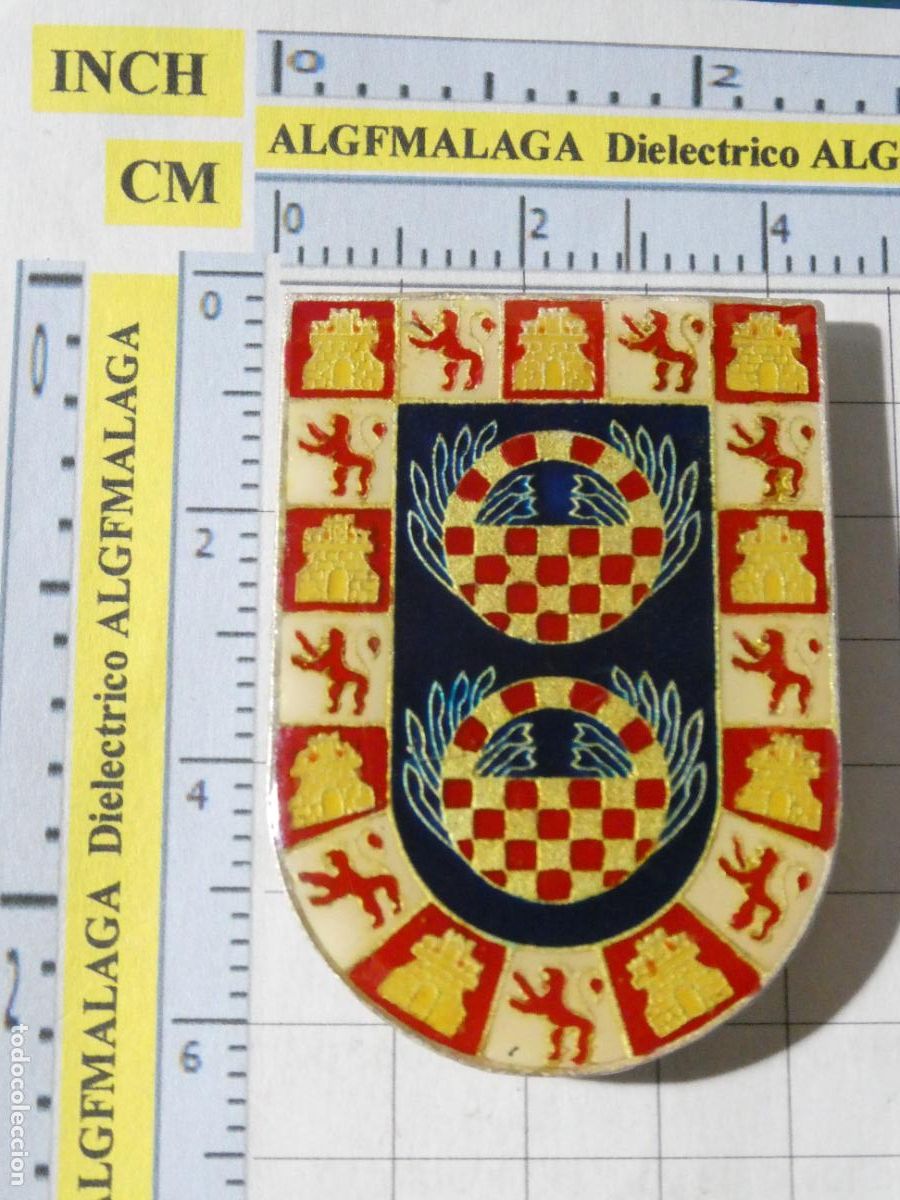 Militaria: INSIGNIA POL&Iacute;TICO MILITAR POLICIAL? GORRA BRAZO UNIFORME. ESCUDO MELILLA