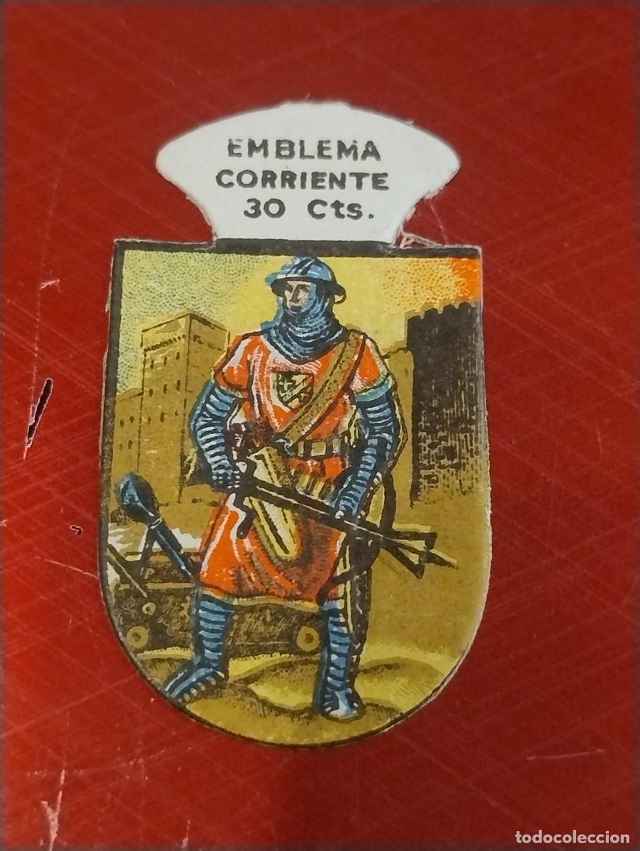 Militaria: AUXILIO SOCIAL. EMBLEMA CORRIENTE 30 CTS. SERIE I. N&ordm; 3. INFANTERIA ESPA&Ntilde;OLA BALLESTERO DE SIGLO XIV