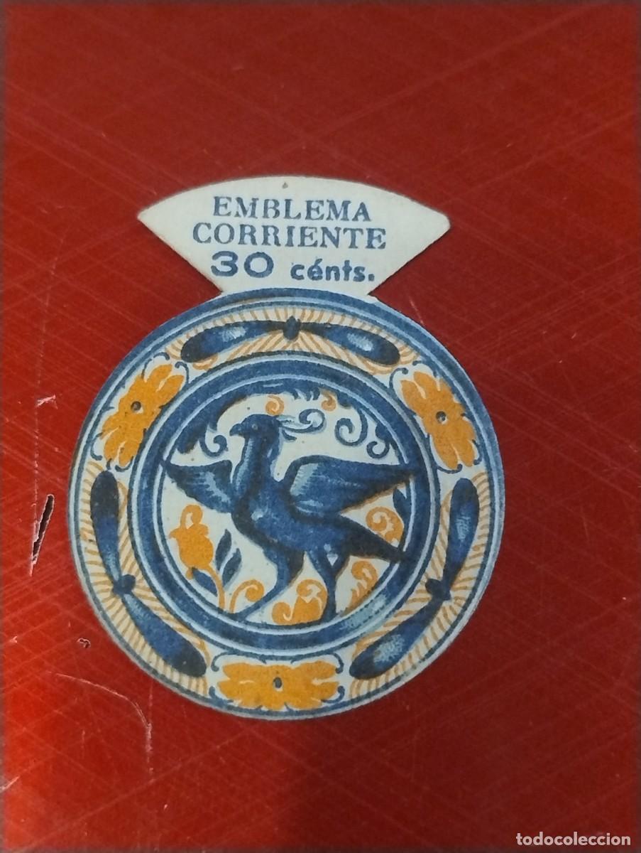 Militaria: Emblema corriente auxilio social 30 c&eacute;ntimos. Plato de cer&aacute;mica. Talavera. Serie J N&ordm; 1