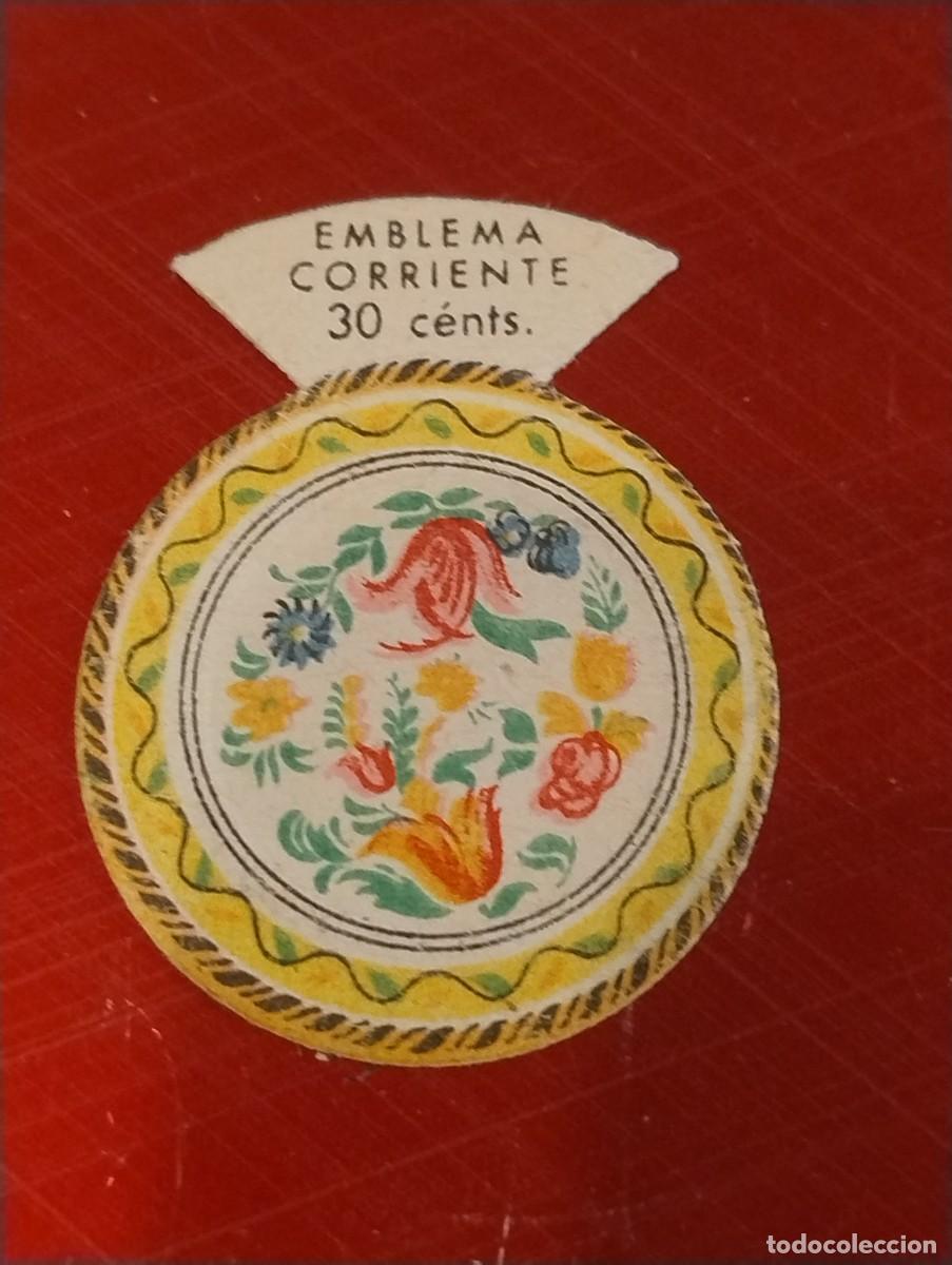 Militaria: Emblema auxilio social, CORRIENTE 30 CTS, serie J, N&ordm; 4, PLATO, REAL FABRICA DE SARGADELOS