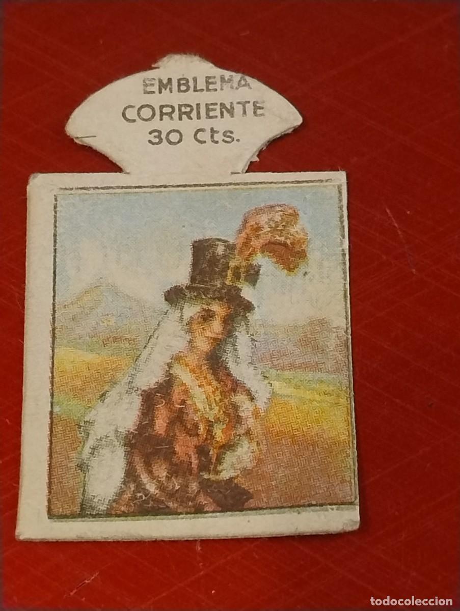 Militaria: Emblema auxilio social, CORRIENTE 30 CTS, serie H, N&ordm; 11, HUELVA, AMAZONA DE LA PUEBLA DE GUZMAN