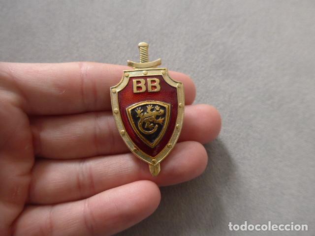 Militaria: Antigua insignia o emblema de Academia del Ministerio del interior de Rusia - Ucrania