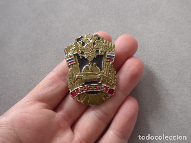 Militaria: Antigua insignia o emblema ruso de especialidad de tanquista, Rusia.
