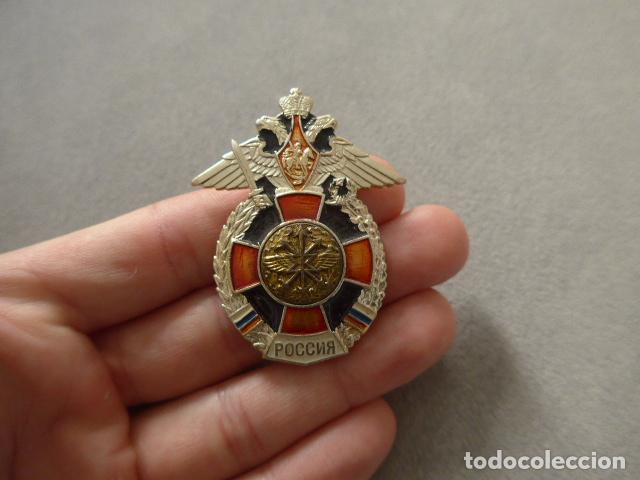Militaria: Antigua insignia o emblema ruso de especialidad de Transmisiones, Rusia.