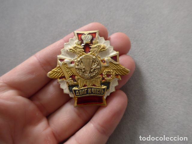 Militaria: Antigua insignia o emblema ruso de especialidad de Paracaidista, Rusia.