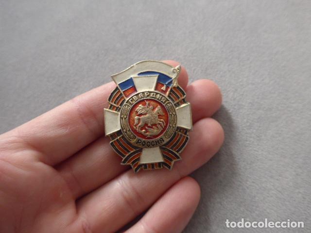 Militaria: Antigua insignia o emblema ruso de la Guardia de Rusia.
