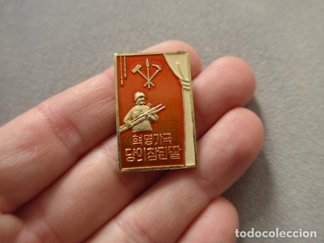 Militaria: Antigua insignia original de la Opera revolucionaria de Corea del Norte, comunista