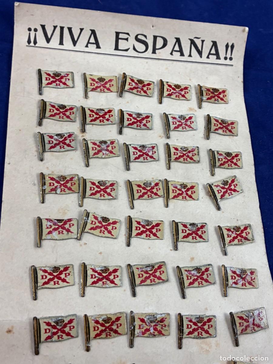 Militaria: 45 insignias carlistas antiguas Dios Patria Rey. Cruz de Borgo&ntilde;a. Cart&oacute;n original, antiguas