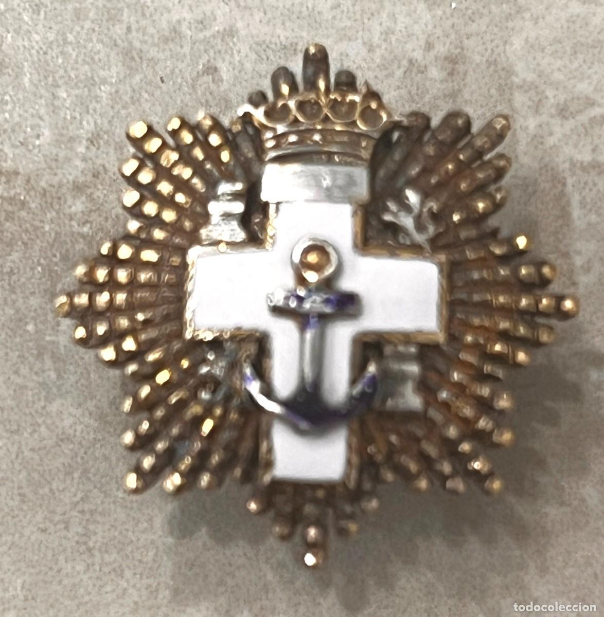 Militaria: nsignia / emblema de solapa Cruz del M&eacute;rito Naval en plata, vermeil y esmalte, mide 2,3 cms. de dia